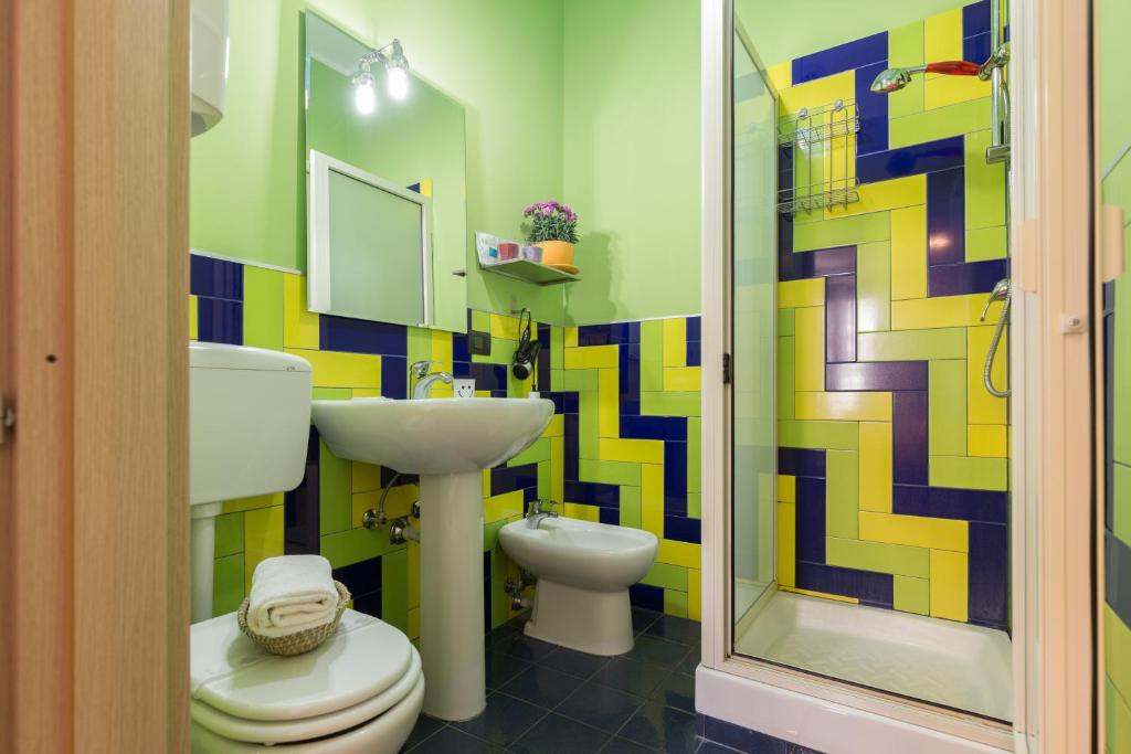 A bathroom at B&B Miro Centro Catania