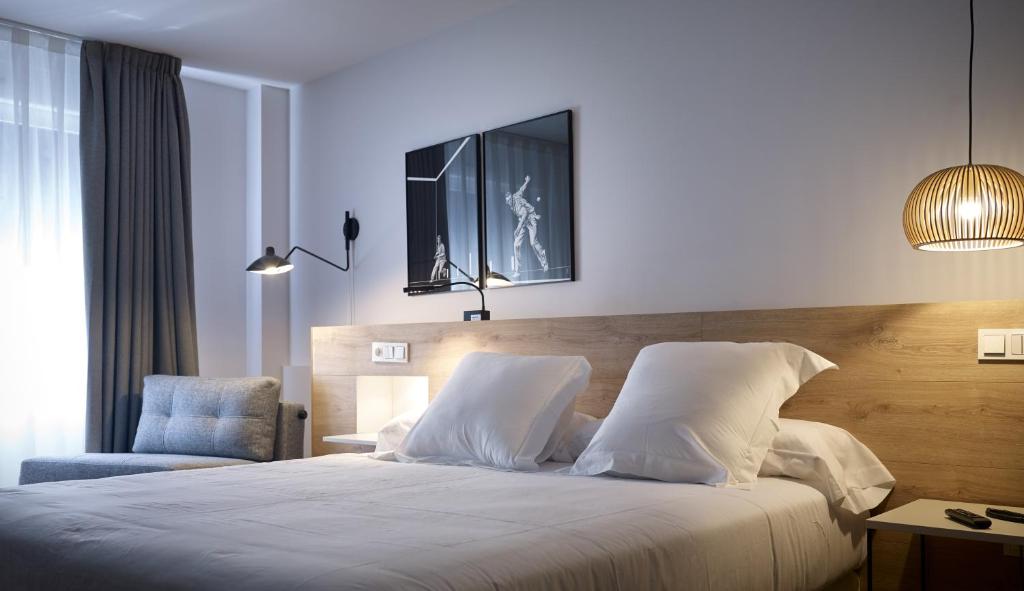 Postel nebo postele na pokoji v ubytování Hotel Bide Bide Tolosa