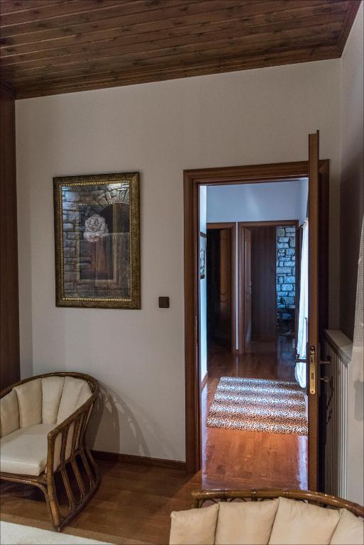 Postel nebo postele na pokoji v ubytování Stone Mansion Anavryti, ΑΜΑ 20569