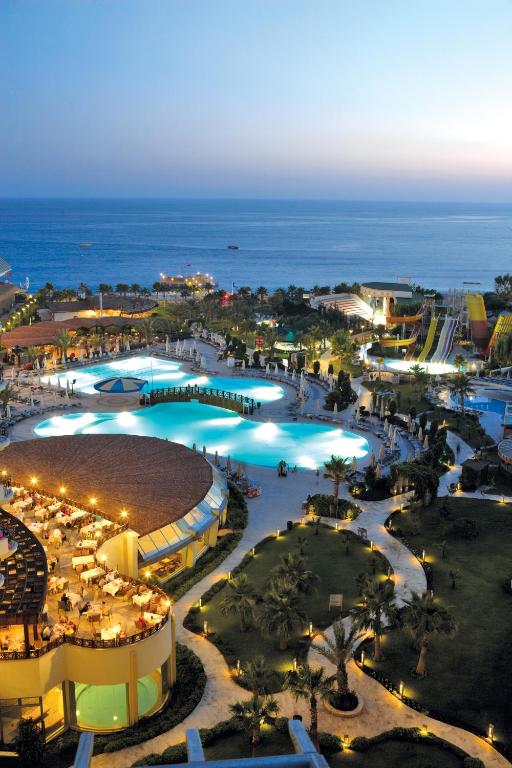 Bazén v ubytování Mukarnas Spa & Resort Hotel nebo v jeho okolí