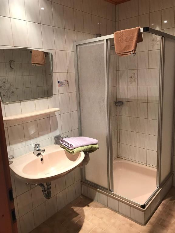 Koupelna v ubytování Gasthof zum Gamsjäger
