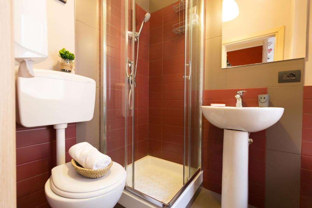 A bathroom at B&B Miro Centro Catania