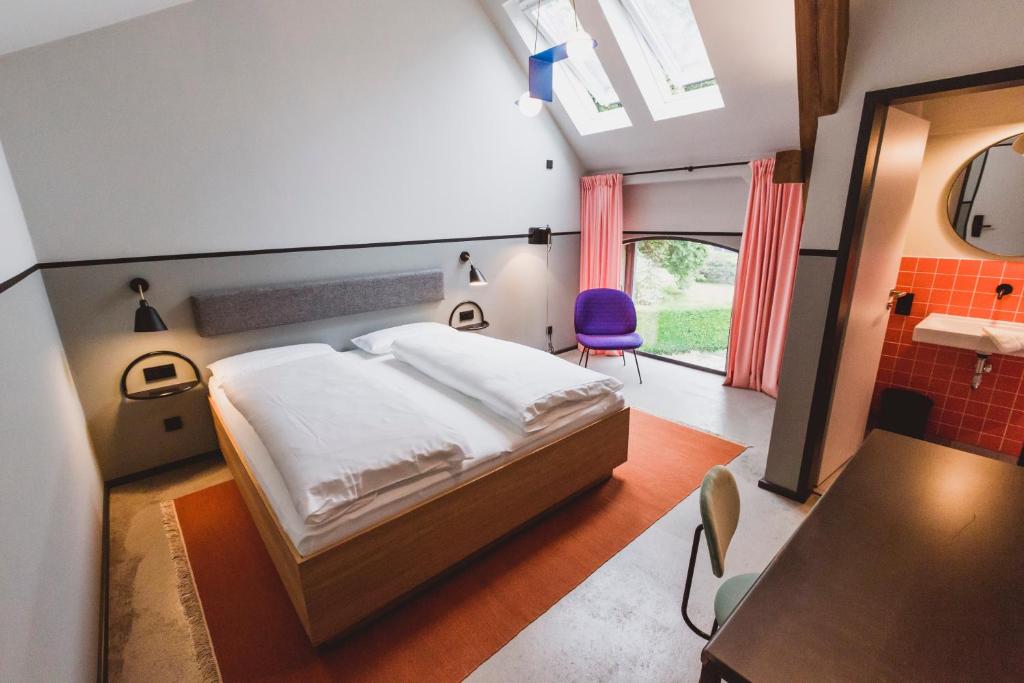 Postel nebo postele na pokoji v ubytování Hotel am Kloster - Domäne Möllenbeck