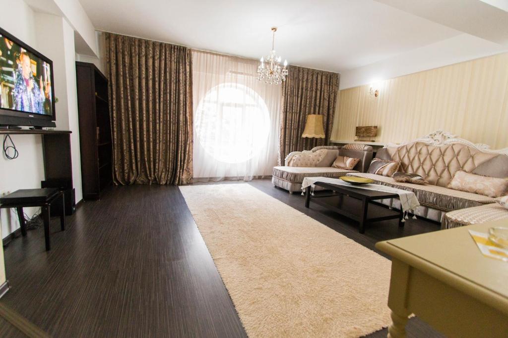 TV a/nebo společenská místnost v ubytování Hotel Jolie Apartments