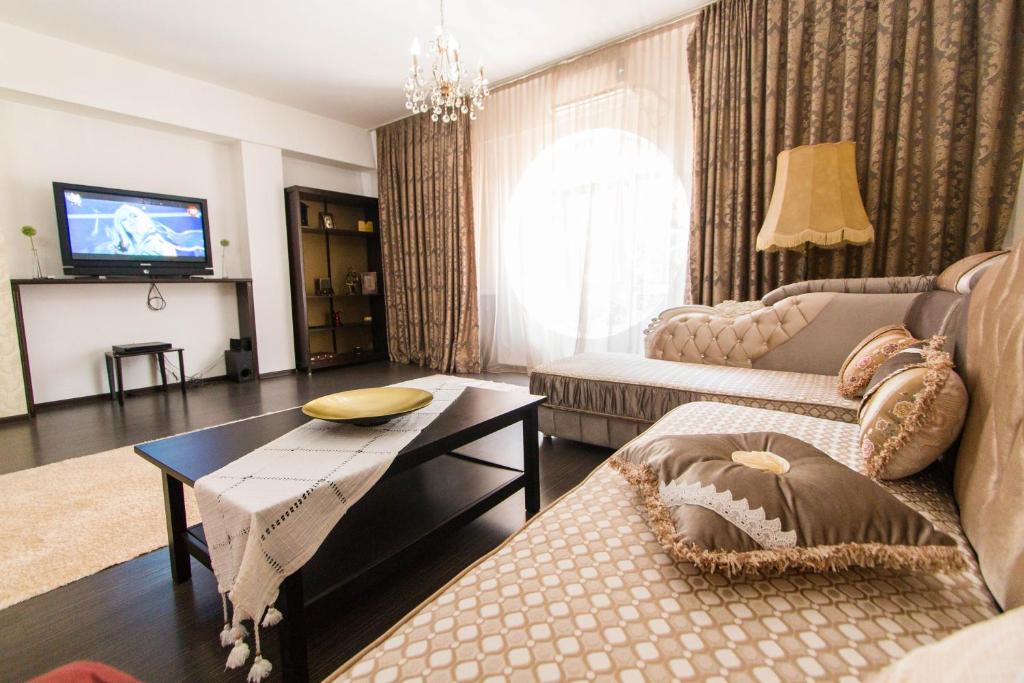 TV a/nebo společenská místnost v ubytování Hotel Jolie Apartments