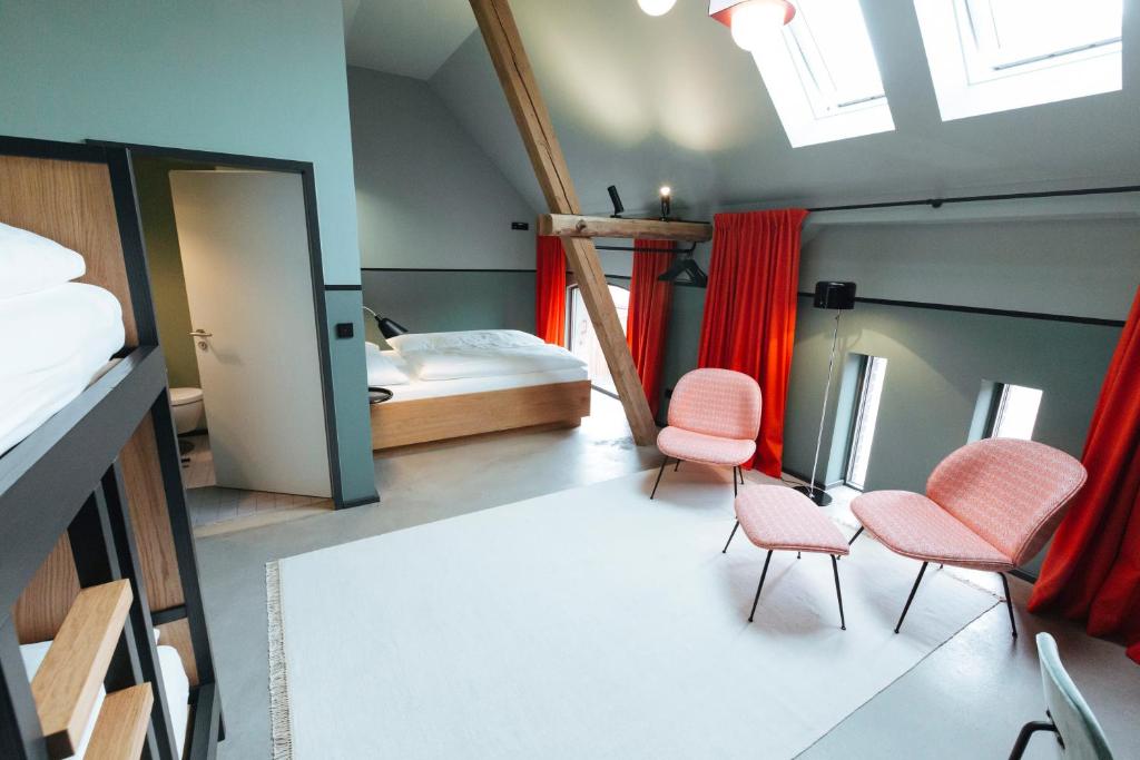 Postel nebo postele na pokoji v ubytování Hotel am Kloster - Domäne Möllenbeck