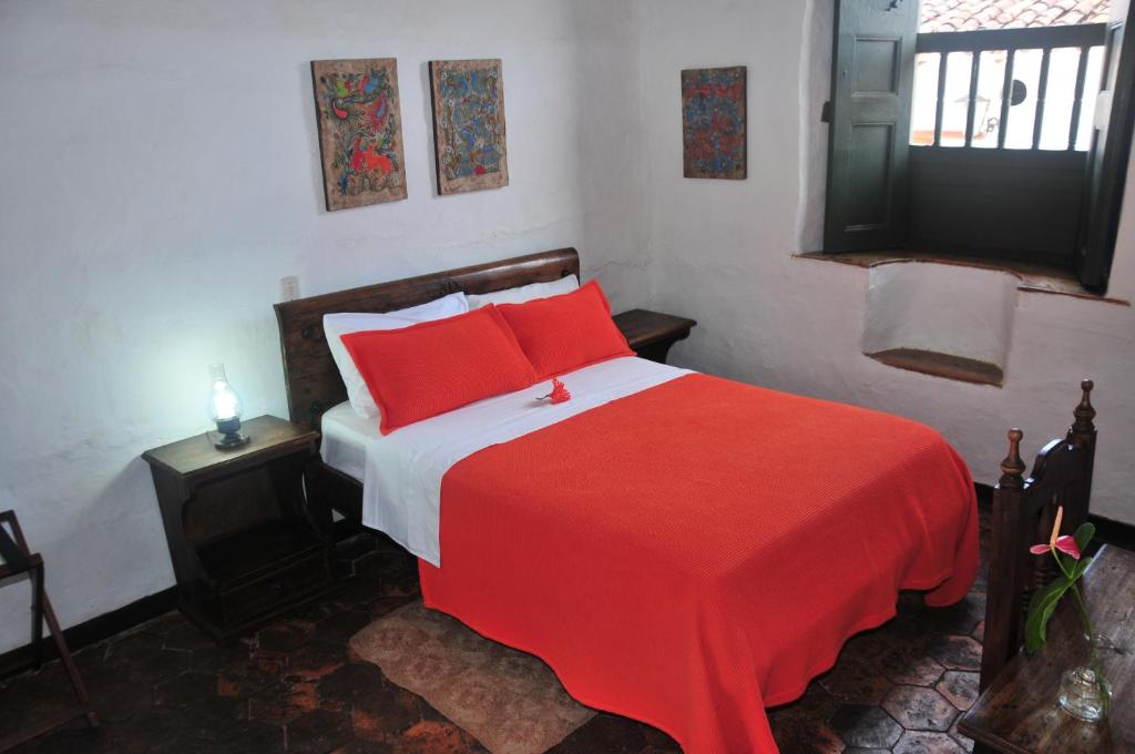 Postel nebo postele na pokoji v ubytování Hotel Mision Santa Barbara RNT 4799