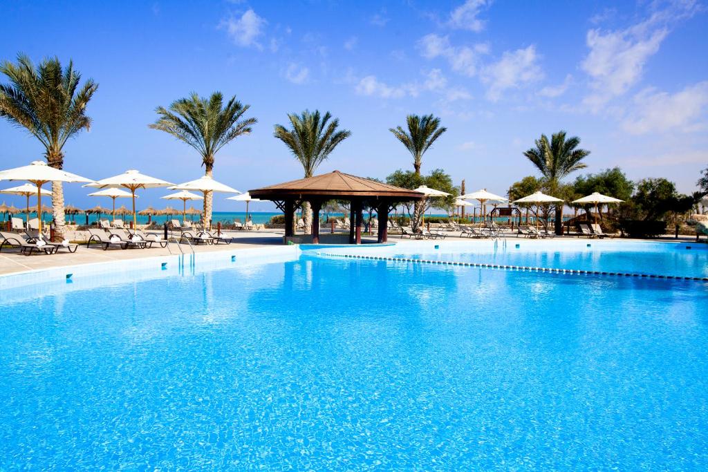 Bazén v ubytování Mousa Coast Hotel & Spa nebo v jeho okolí