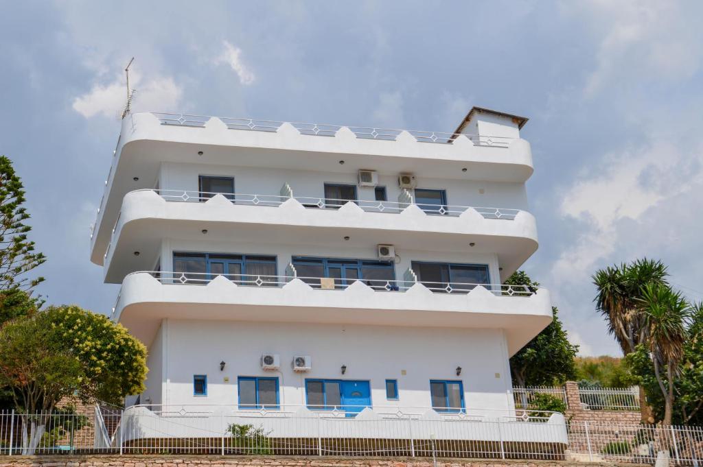 Balkón nebo terasa v ubytování Heaven Beach Sarandë