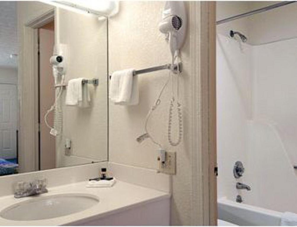 Travelodge by Wyndham Parkersburg - Chambre Double - Non-fumeur