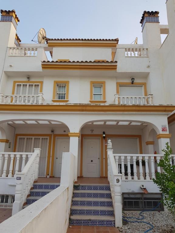 Balkón alebo terasa v ubytovaní PRECIOSO ADOSADO a 100 METROS DEL MAR en VERA-PLAYA!