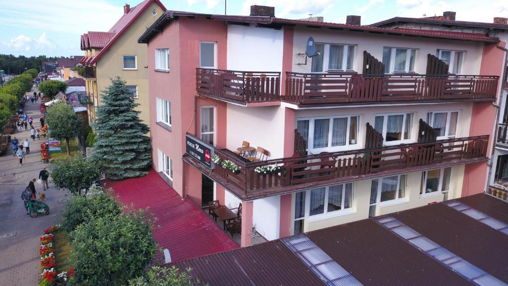 una vista aérea de un edificio con balcón en Pokoje Marco, en Władysławowo
