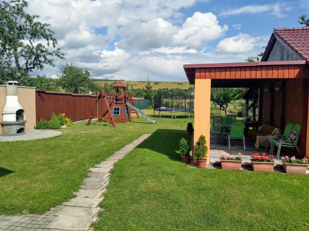 Zahrada ubytování Šarmír Apartmány