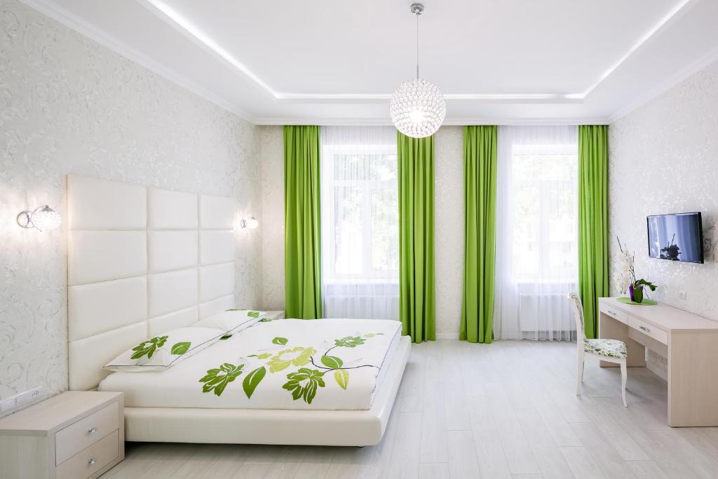 Crystal Apartments - 