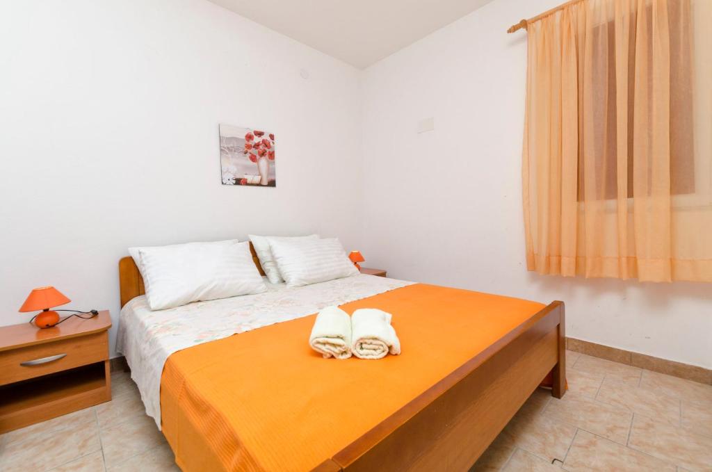 Postel nebo postele na pokoji v ubytování Apartments Helena