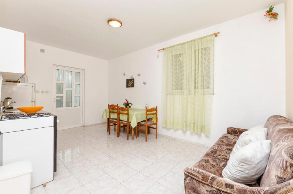 Kuchyň nebo kuchyňský kout v ubytování Apartments Helena