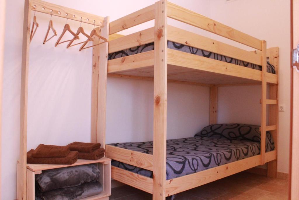 A bed or beds in a room at Lo Flamenc