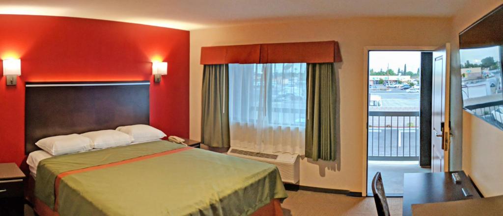 Postel nebo postele na pokoji v ubytování Epic Hotel