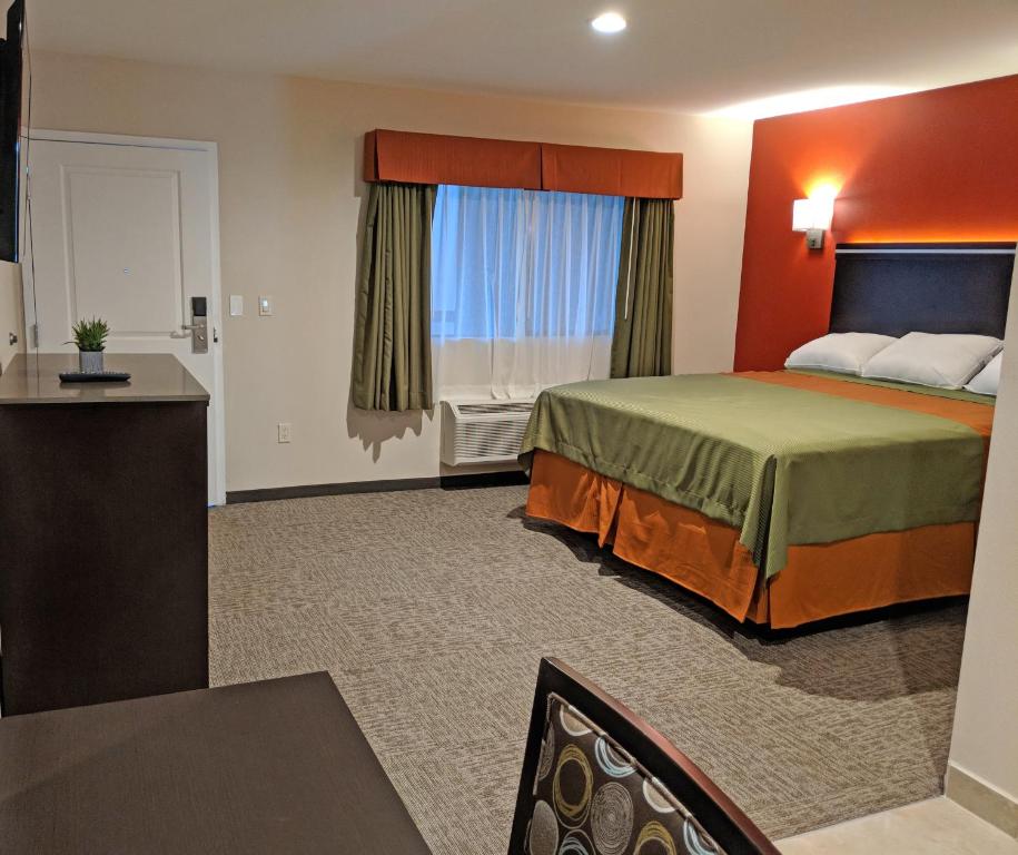 Postel nebo postele na pokoji v ubytování Epic Hotel
