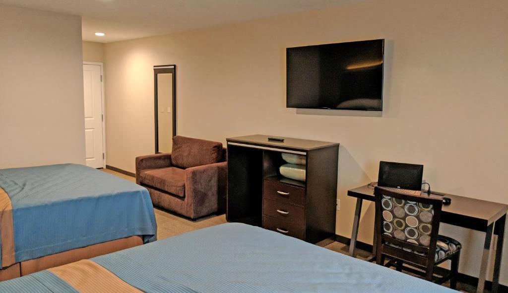 TV a/nebo společenská místnost v ubytování Epic Hotel