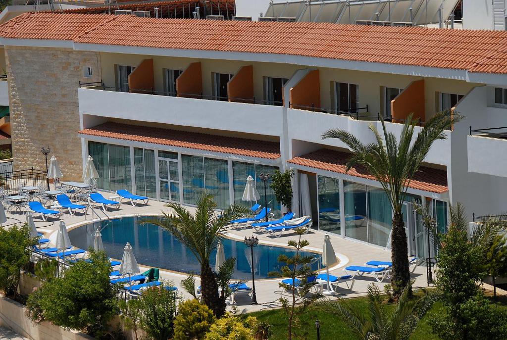 Bazén v ubytování M. Moniatis Hotel nebo v jeho okolí