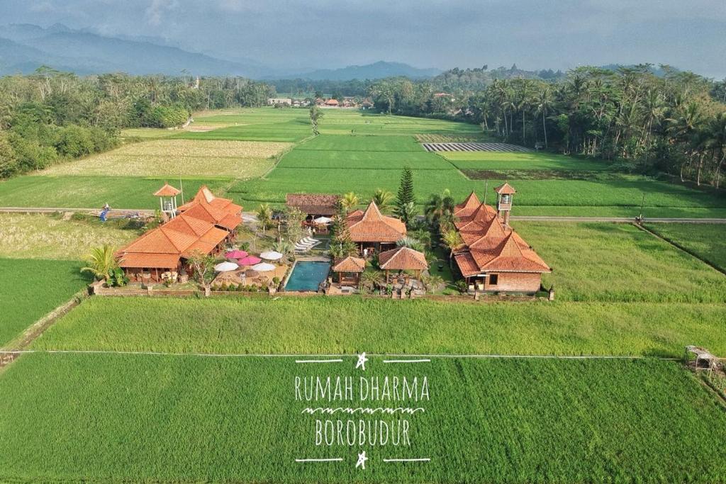 Widok z lotu ptaka na obiekt Rumah Dharma
