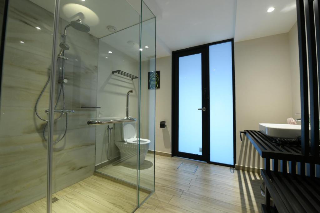Koupelna v ubytování 38PC Boutique Hotel