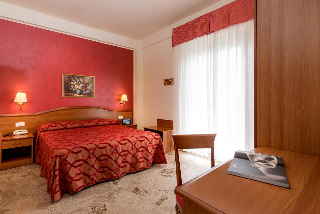 Postel nebo postele na pokoji v ubytování Hotel Tiffany
