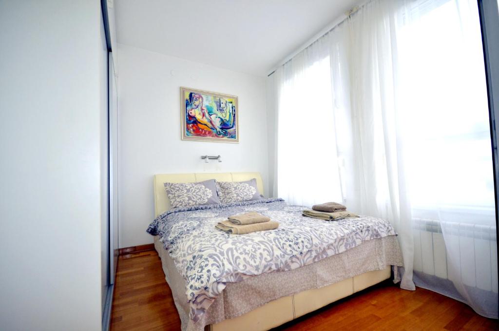 Postel nebo postele na pokoji v ubytování Clean&Cozy Apartments Novi Beograd