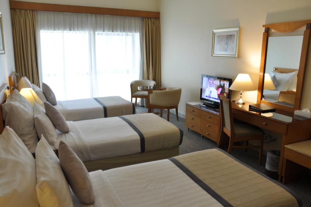 Postel nebo postele na pokoji v ubytování Lavender Hotel Deira