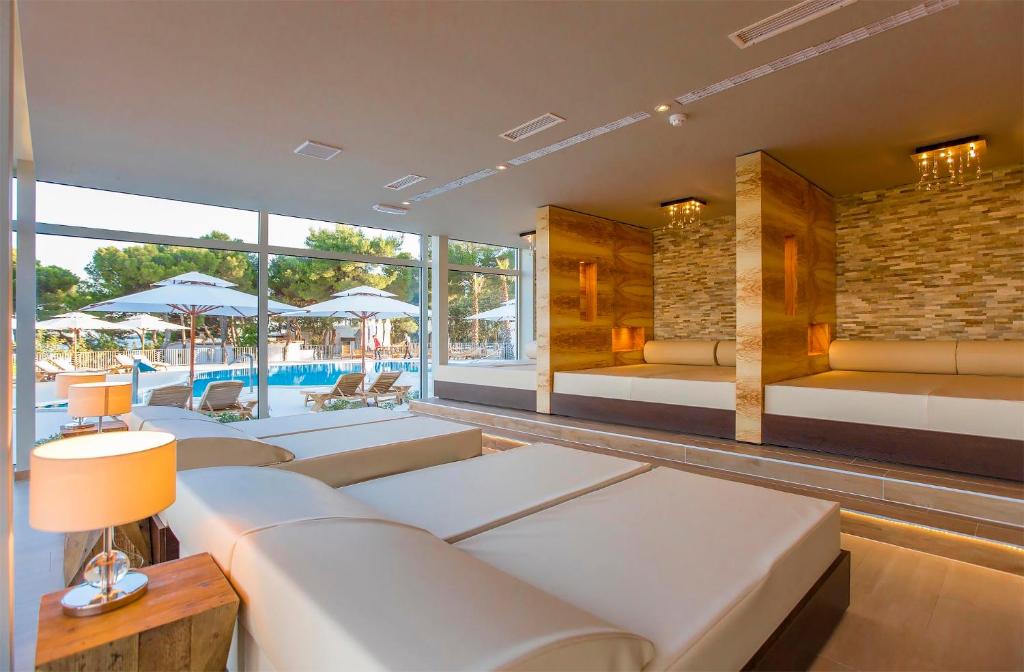Posezení v ubytování Amadria Park Beach Hotel Jure