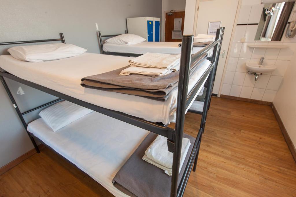 Travel Hotel Amsterdam - 8-people Room Bunk Beds