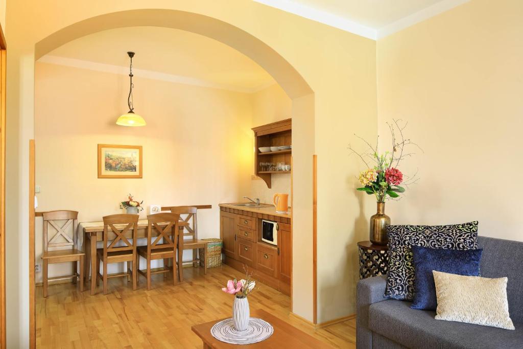 Castle View Apartments - 9