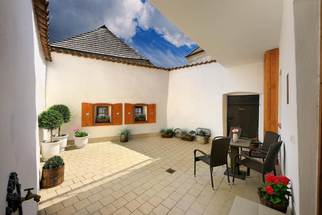 Castle View Apartments - 19