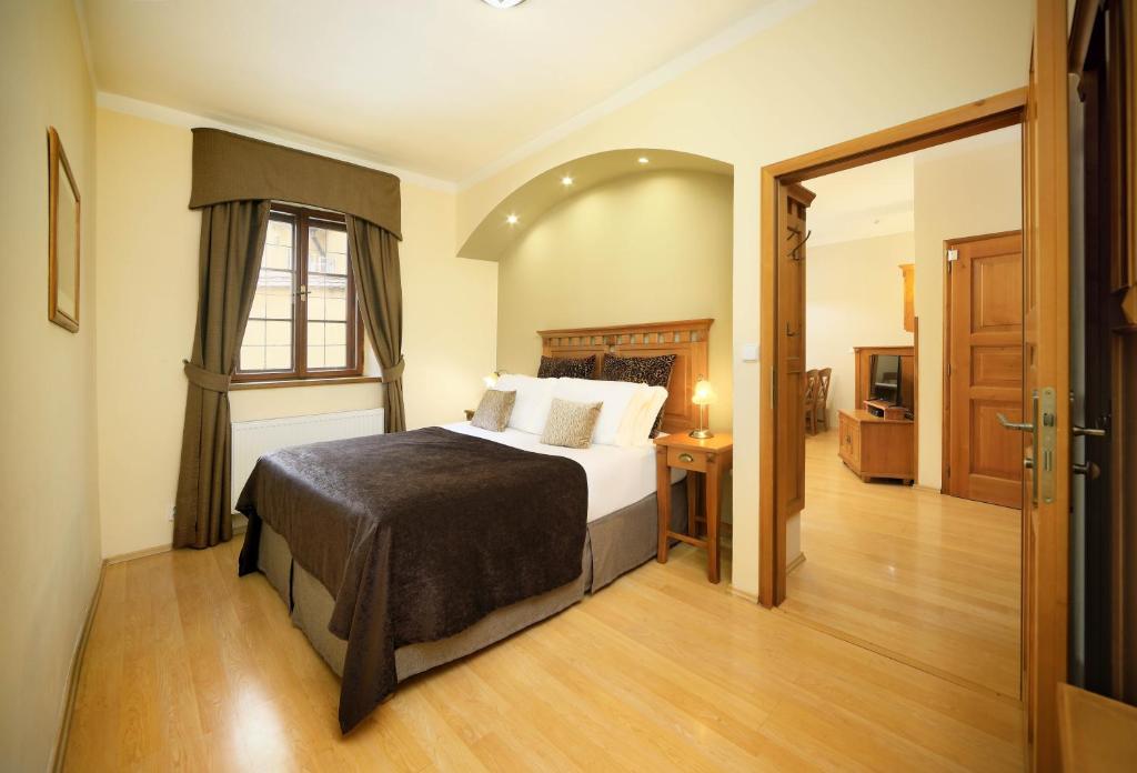 Castle View Apartments - Apartment - First Floor