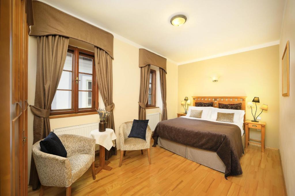 Castle View Apartments - 7