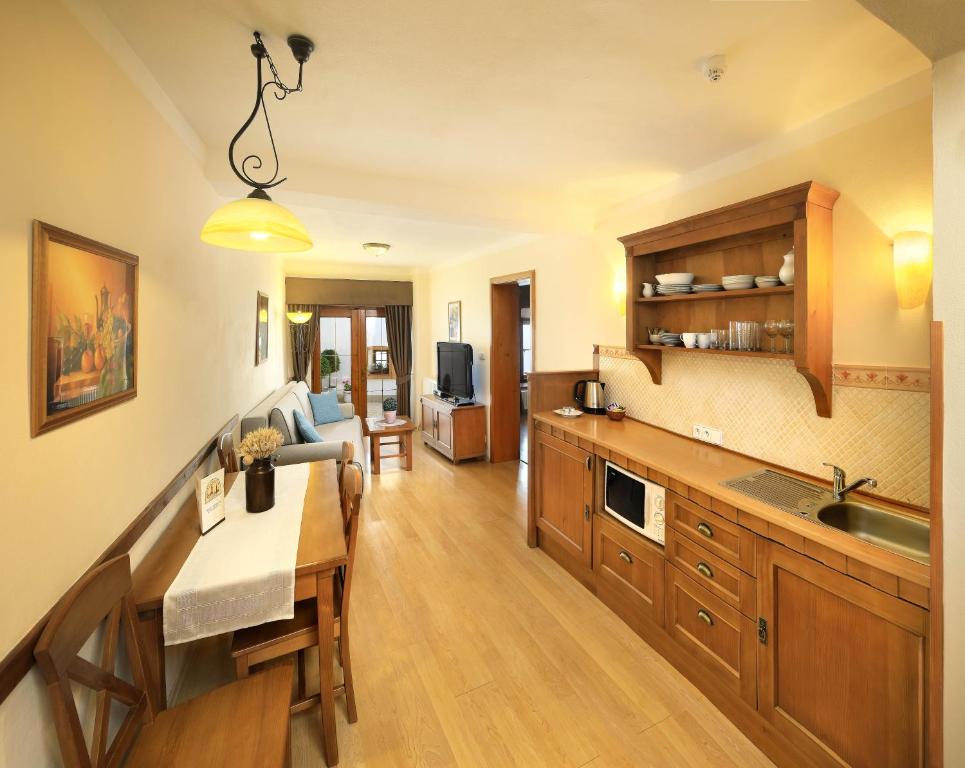 Castle View Apartments - 16