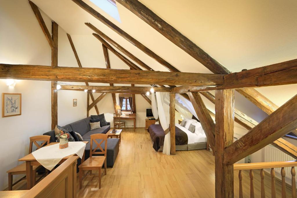 Castle View Apartments - 4