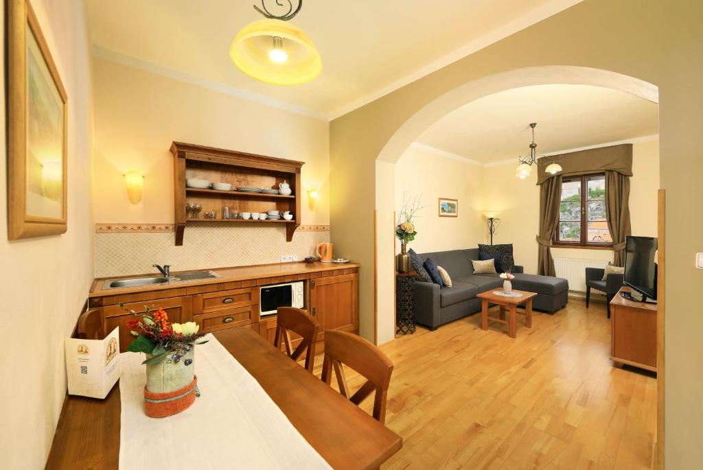 Castle View Apartments - 10