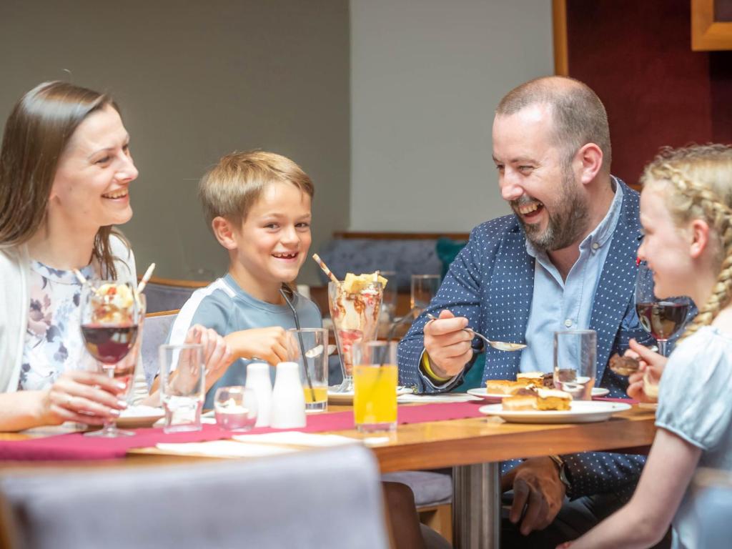 The Connacht Hotel - Resim 29