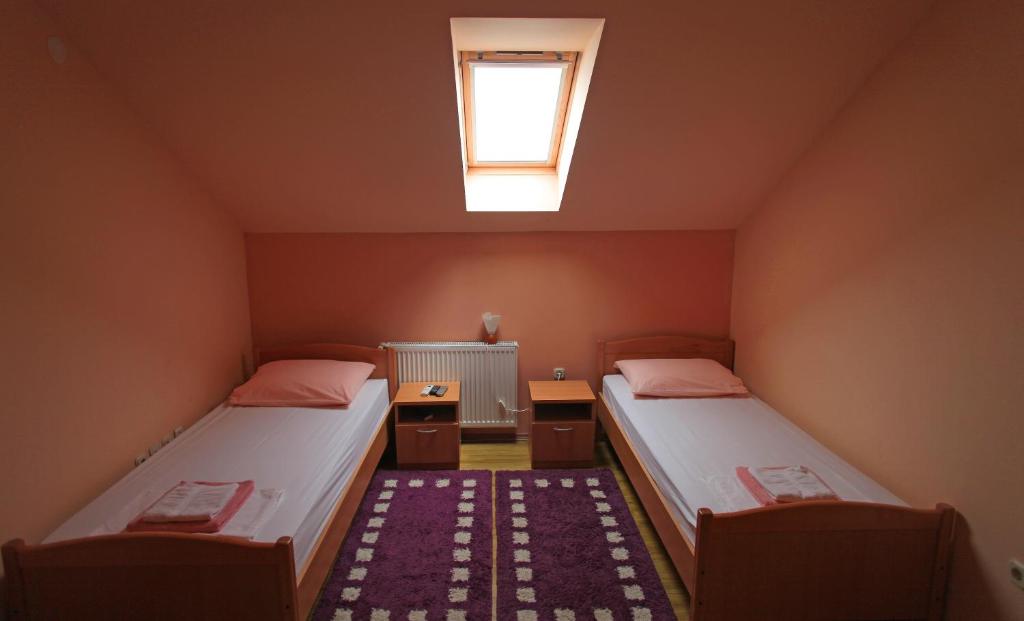 Postel nebo postele na pokoji v ubytování Apartments Klanac