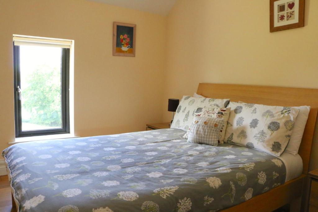 Letto o letti in una camera di Emy Lakehouse - near Castle Leslie, Glaslough