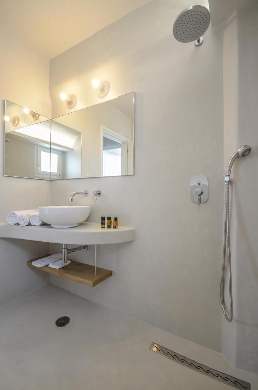 Antony Suites (Adults Only) - 17