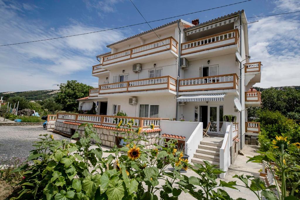 Budova, v ktorej sa apartmán nachádza
