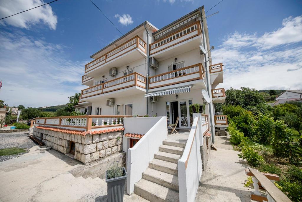 Budova, v ktorej sa apartmán nachádza