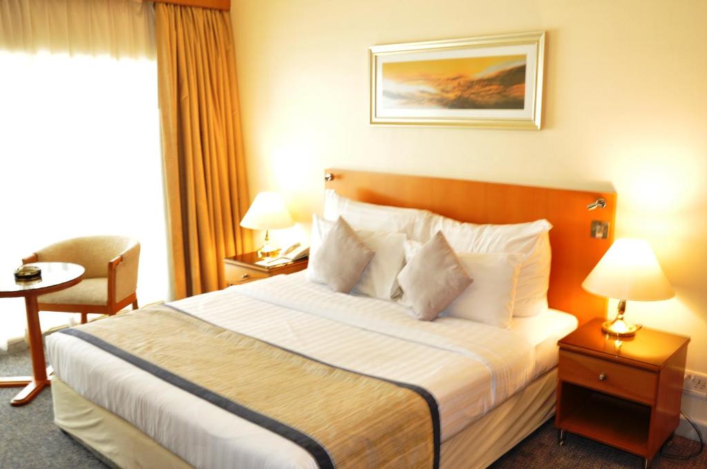 Postel nebo postele na pokoji v ubytování Lavender Hotel Deira