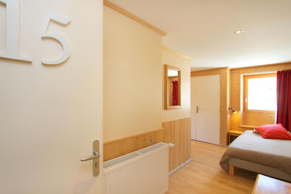 Postel nebo postele na pokoji v ubytování Hotel le Sherpa