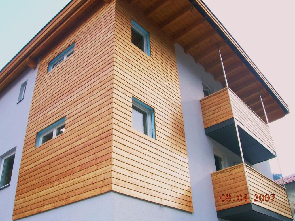 Το κτήριο όπου στεγάζεται  το διαμέρισμα