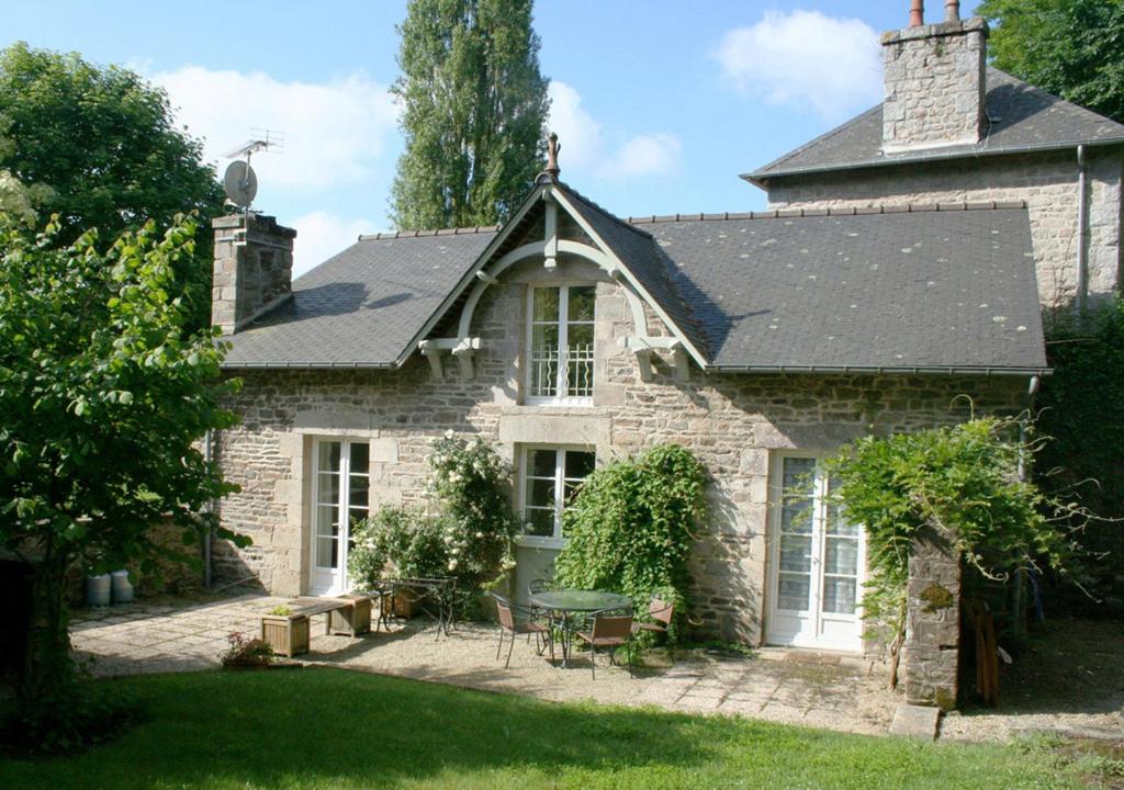 ディナンにあるVal Rive - Le Pintadeau Cottage - Dinanの石造りの家