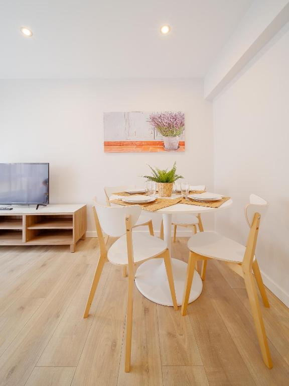 A television and/or entertainment centre at Apartamento Centro-Playa II